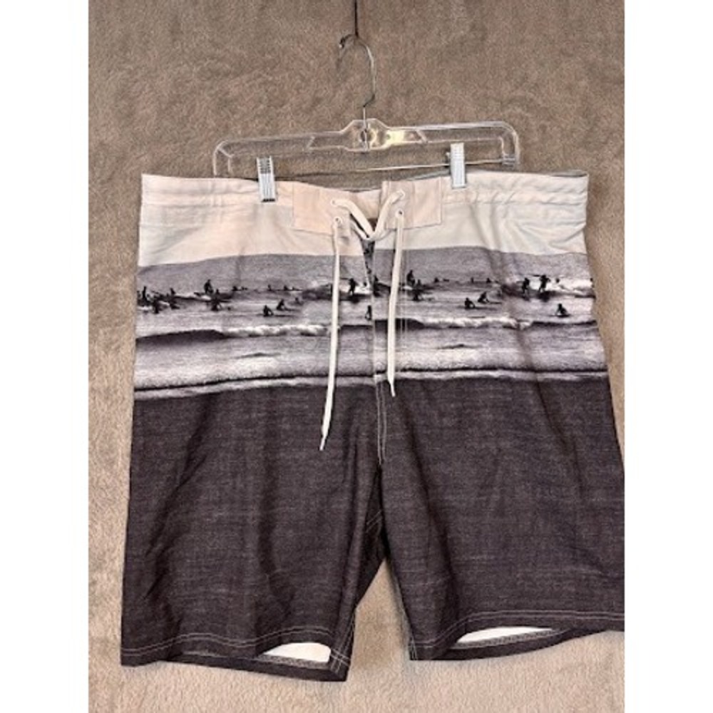 Old Navy California Surfs Up Boardshorts Mens 38 Gray White Surfer Print‎
